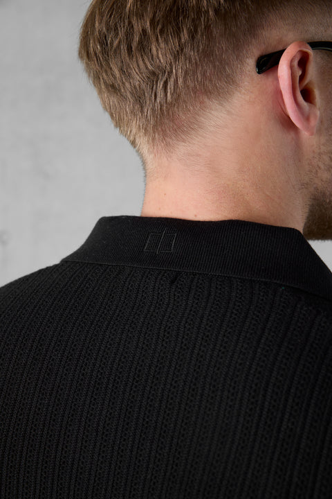 BLACK KNIT POLOSHIRT
