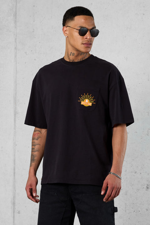 BLACK SUNSET POCKET OVERSIZED TEE